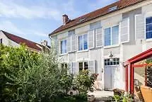 Comme A La Maison